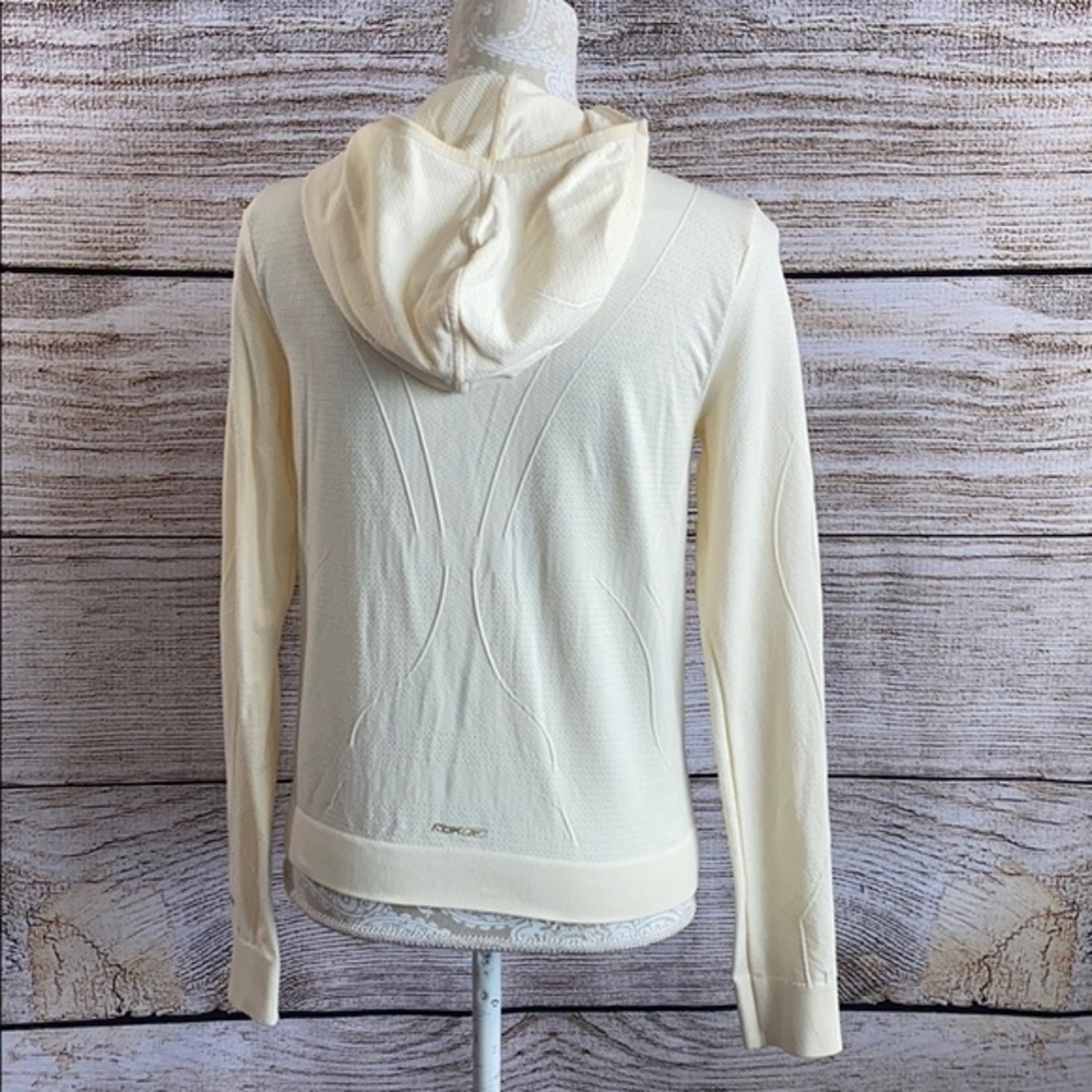 Women’s Large Reebok Jacket - Picture 3 of 7
